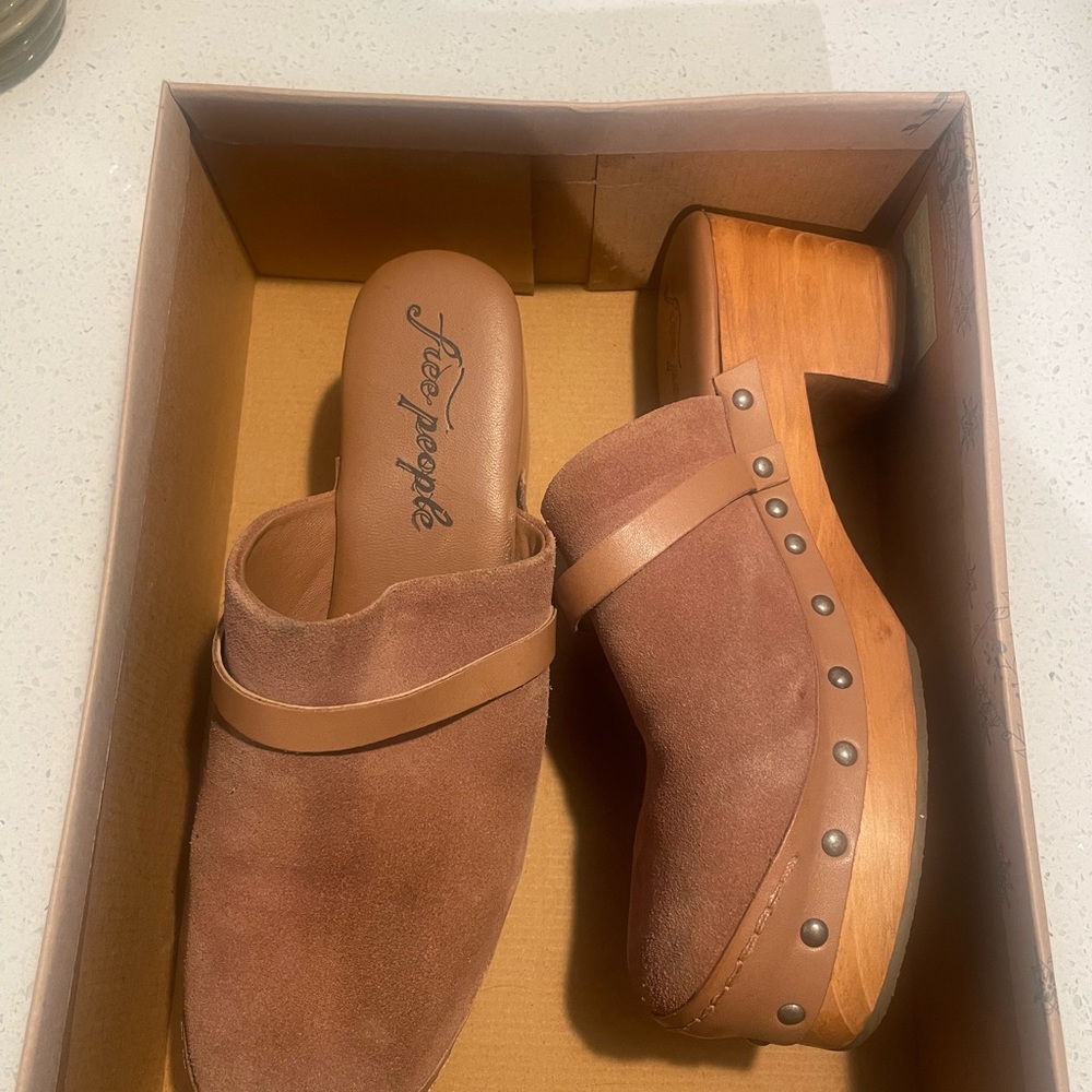 Free people Calabasas Clogs size 9.5